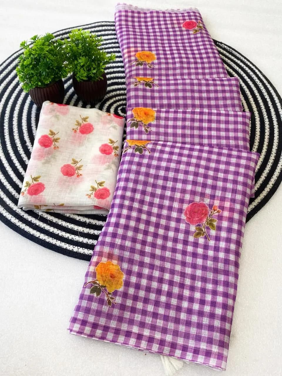 🍁🍁Trending Pure Linen Cotton Sarees With Unstitched Blouse🍁🍁