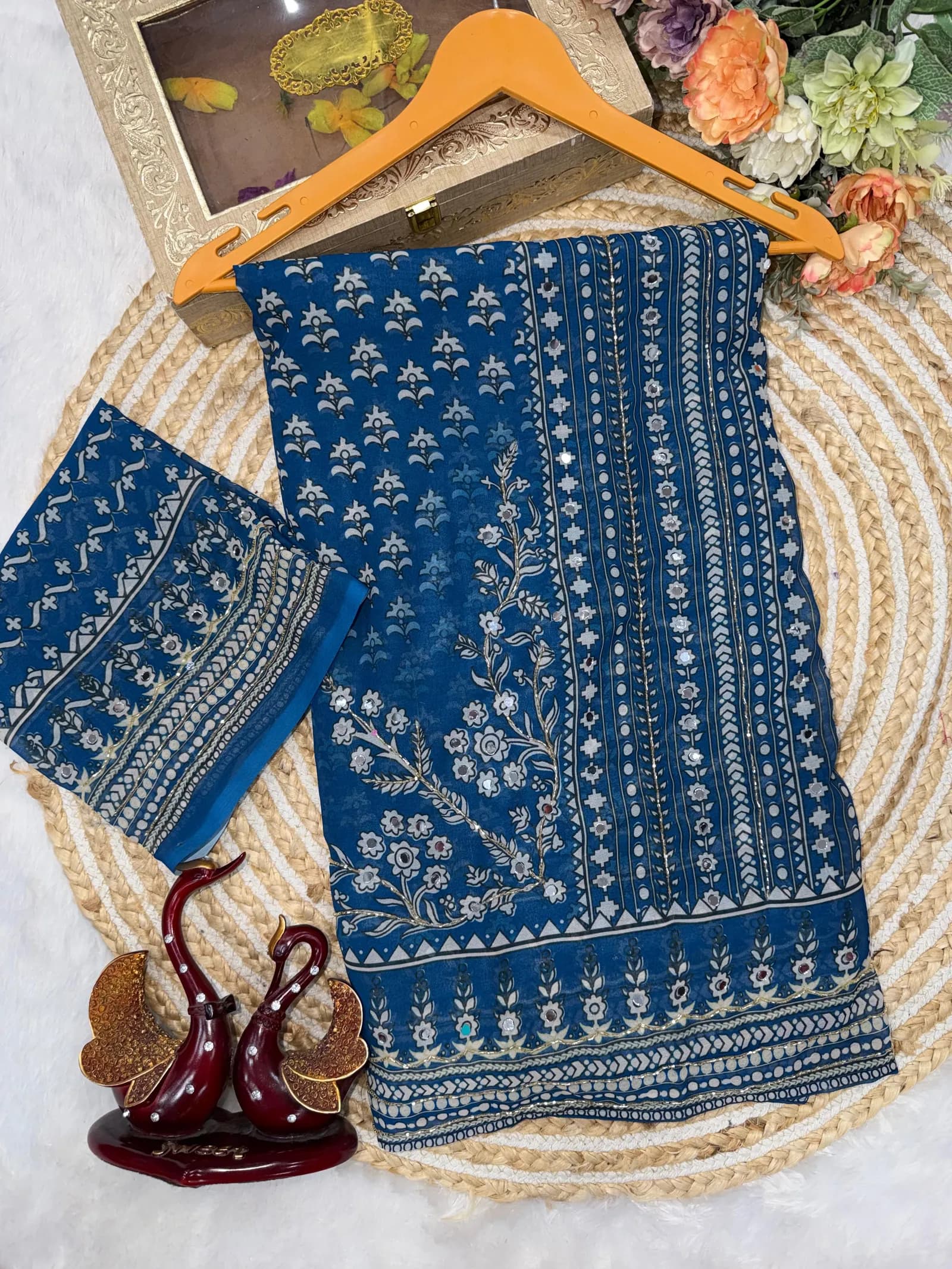 💗👑Actress Kareena Kapoor Mam Inspired Georgette Mirror Work Sarees💗👑