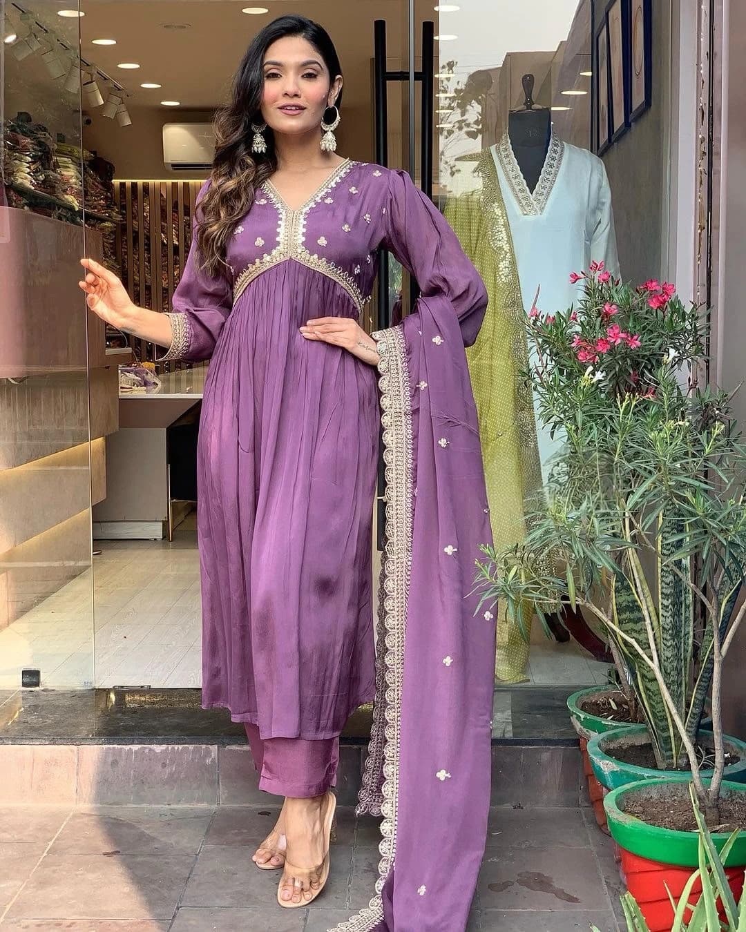 Chinon Silk Alia Cut Gown Set 4
