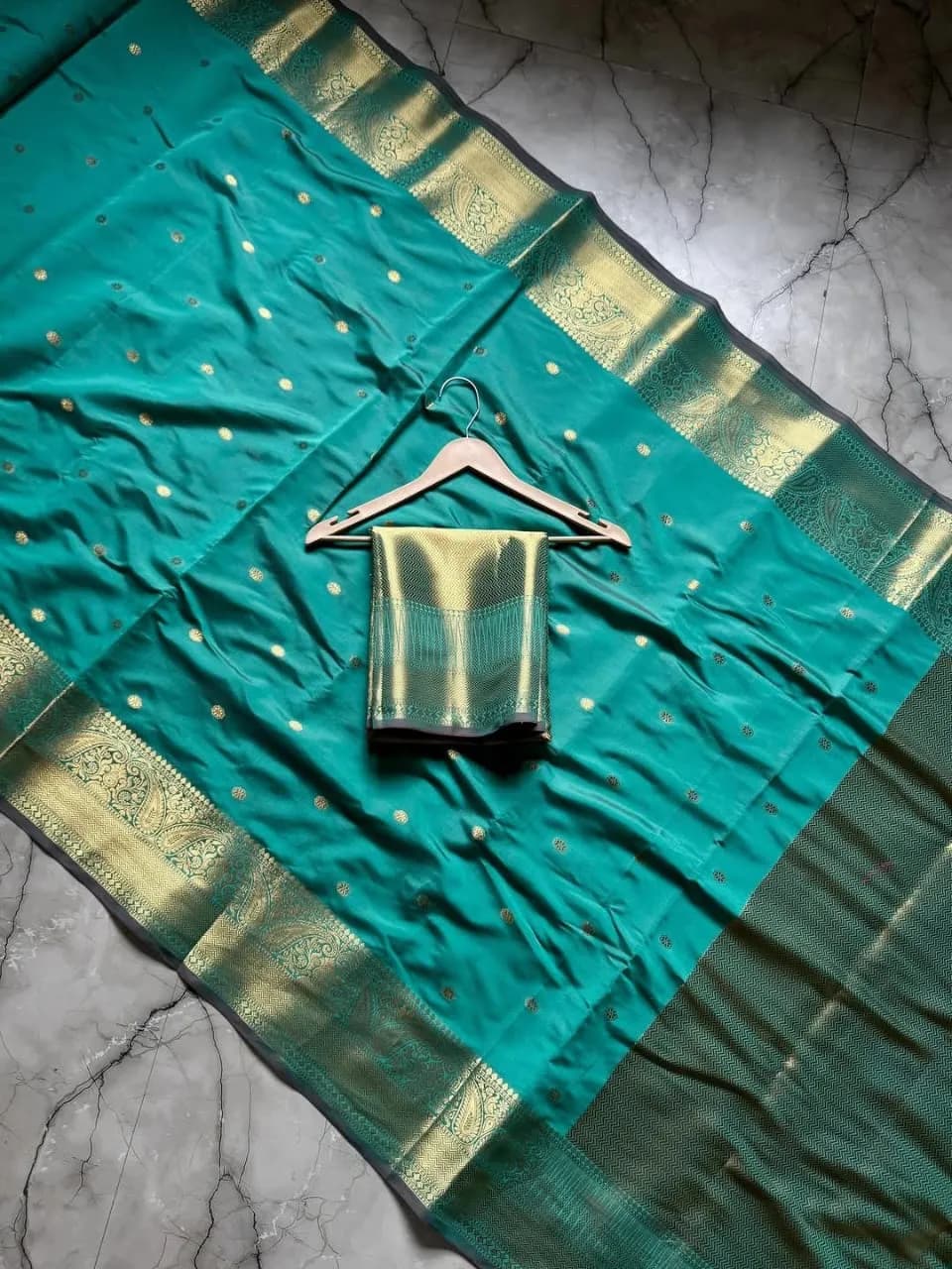 💖💖Vintage Look Banarasi Soft Silk Sarees💖💖
