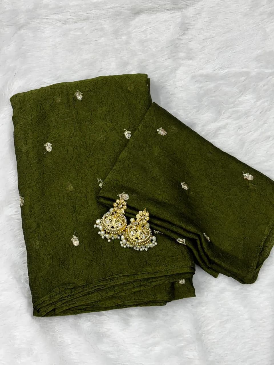 💕💕Fancy crush fabric with handwork Butti Sarees With Blouse Piece💕💕