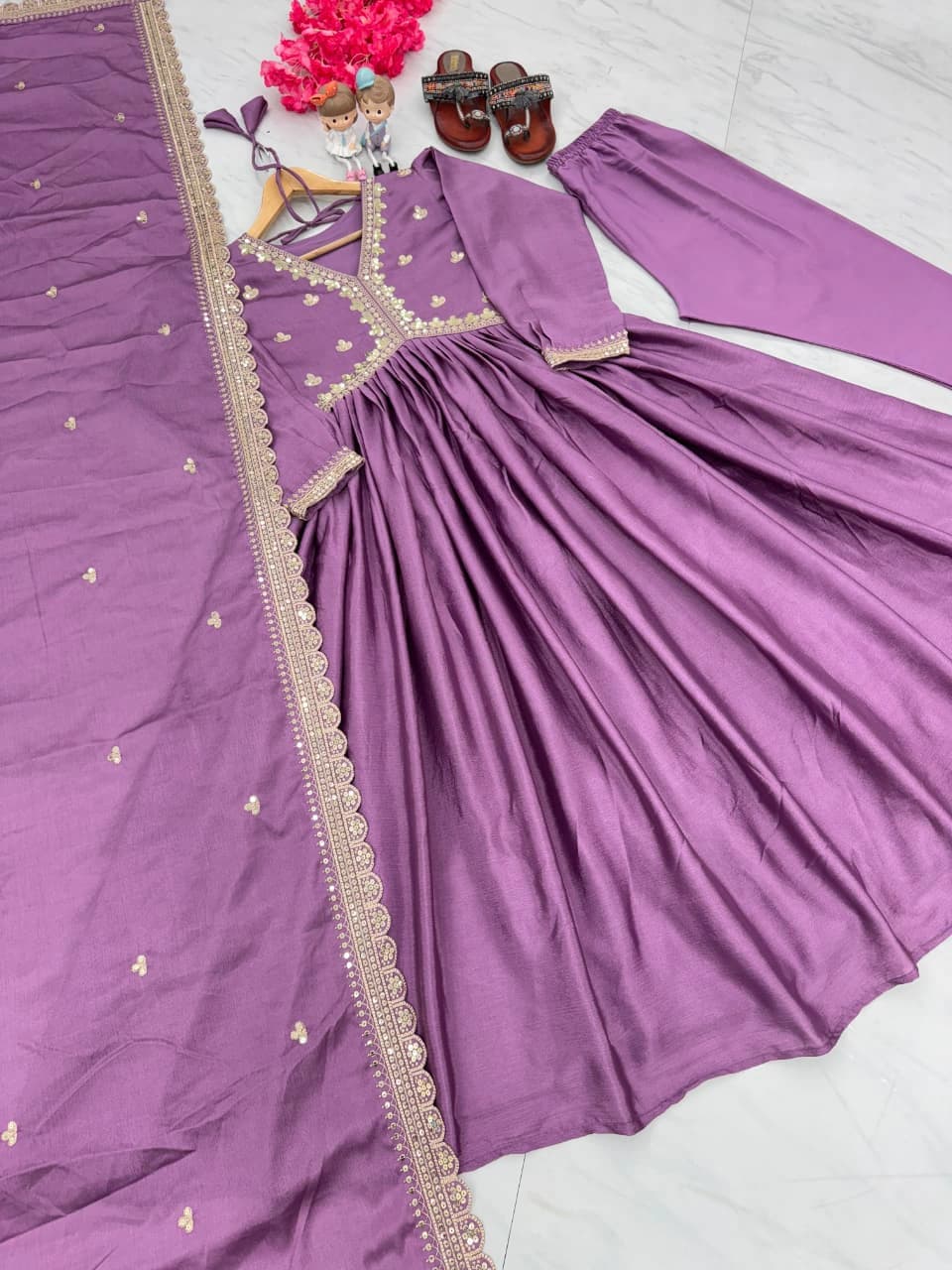 Chinon Silk Alia Cut Gown Set 5