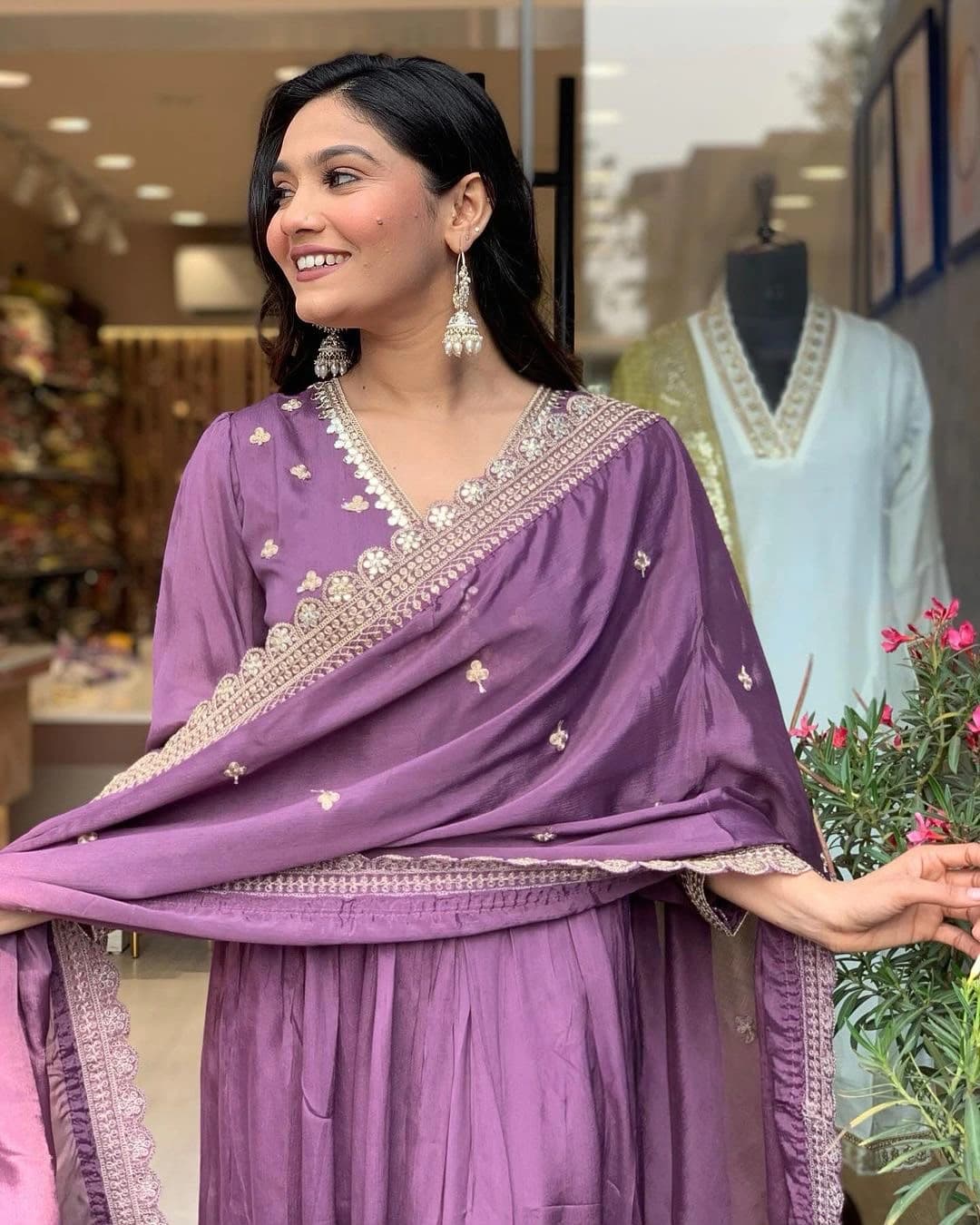 Chinon Silk Alia Cut Gown Set 2