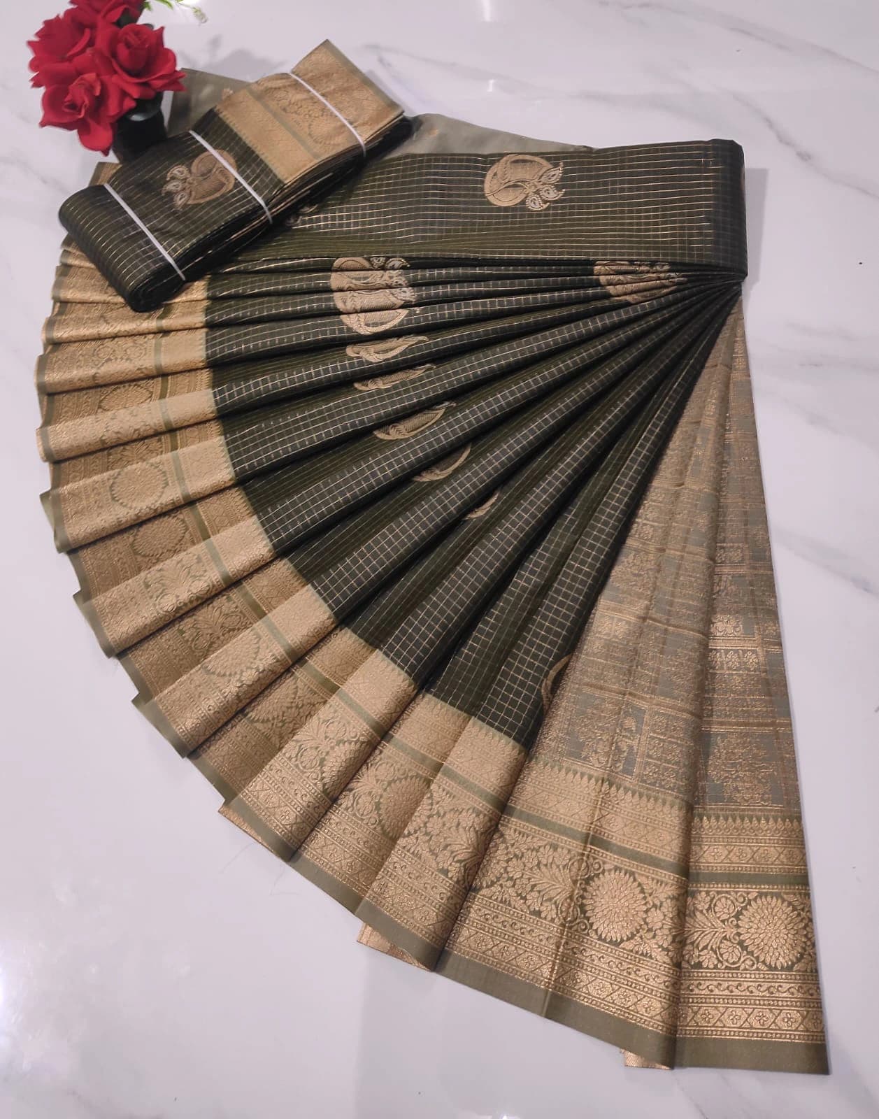 Kunthavai Soft Silk Sarees with Zari Work 3